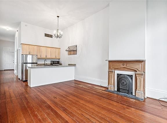 3rd image of 6072 Annunciation St
