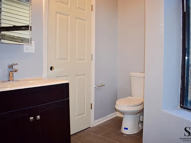 450 N May St #2R — Photo 6