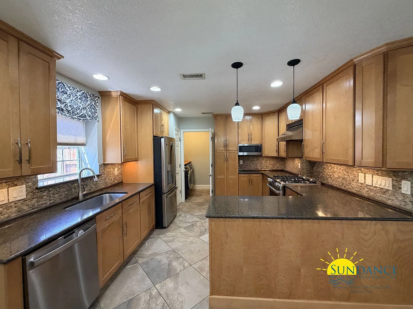 Spacious 5-Bedroom Home with Heated Pool & Hot Tub in Niceville! — Photo 4