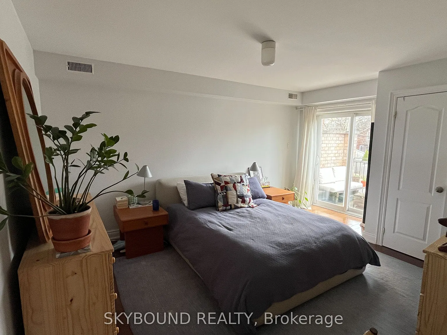 2 bed, $3,200 — Photo 4