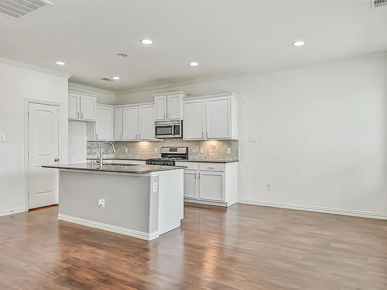 4511 Apple Point Ln — Photo 8