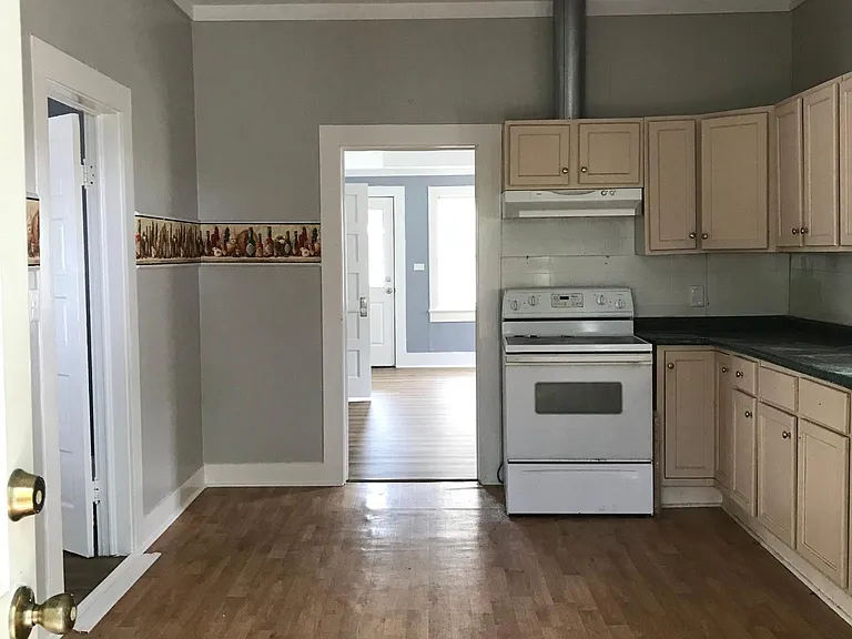 250 Blanchard St — Photo 2