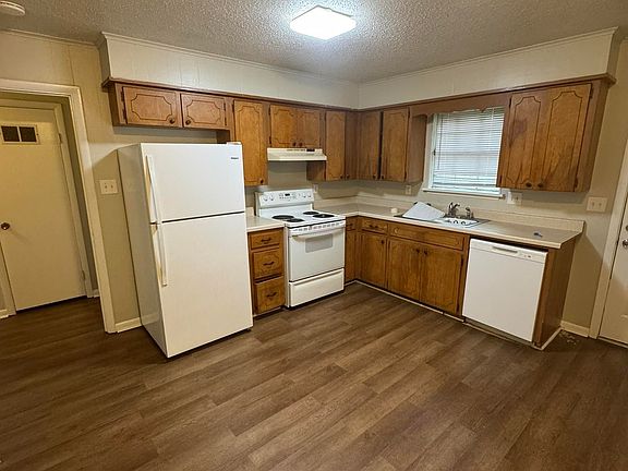 2nd image of 10 Rosemunn Dr