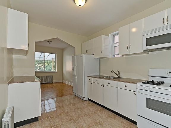 5th image of 4021 Kings Hwy