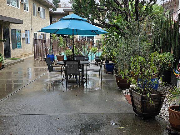 4th image of 13751 Oxnard St #210