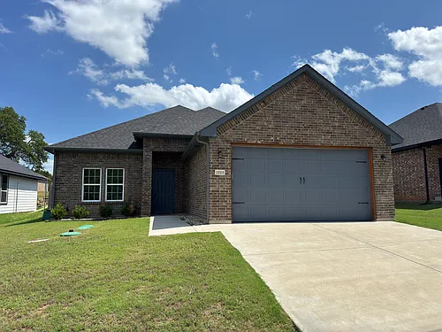 2213 Beverly Dr Photo 1