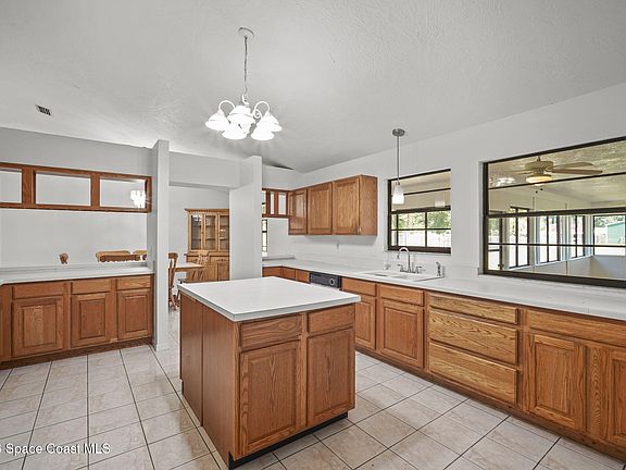 3rd image of 4036 Arlington Ave