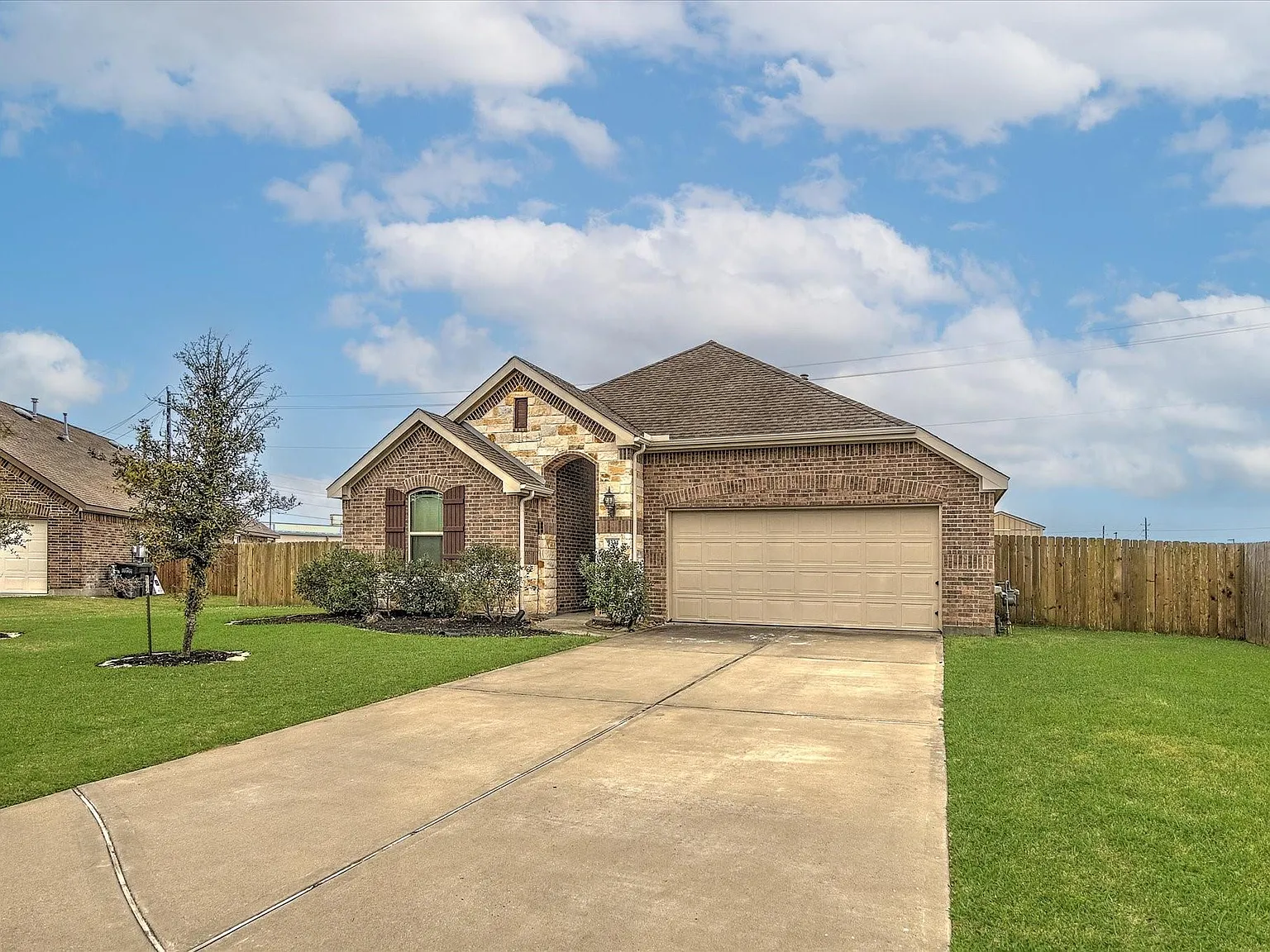 3 bed, 2.0 bath, 1930 sqft, $2,500 — Photo 2
