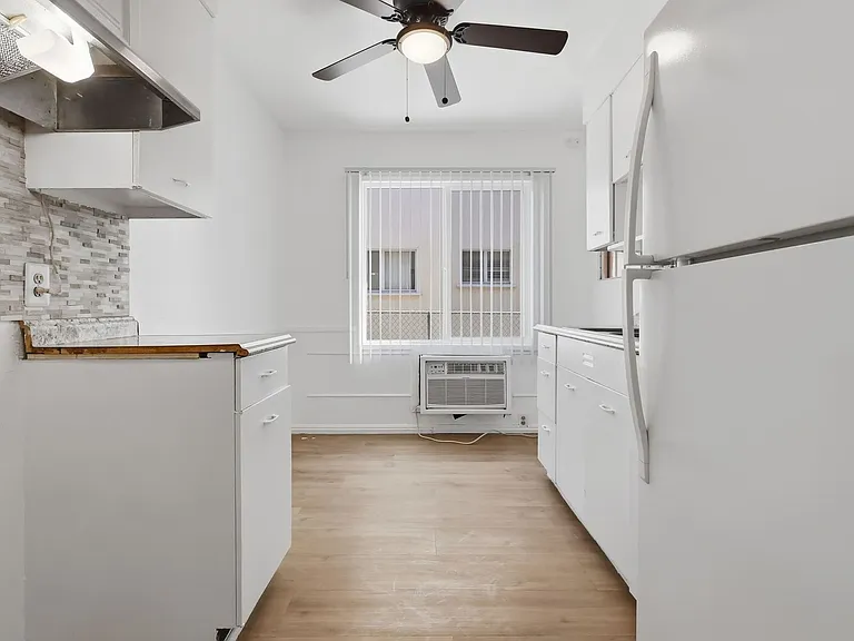 5642-5646 Laurel Canyon Blvd — Photo 10