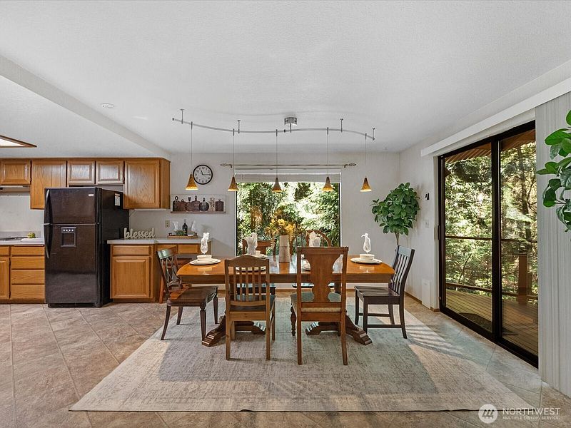 5th image of 17116 Gravenstein Road