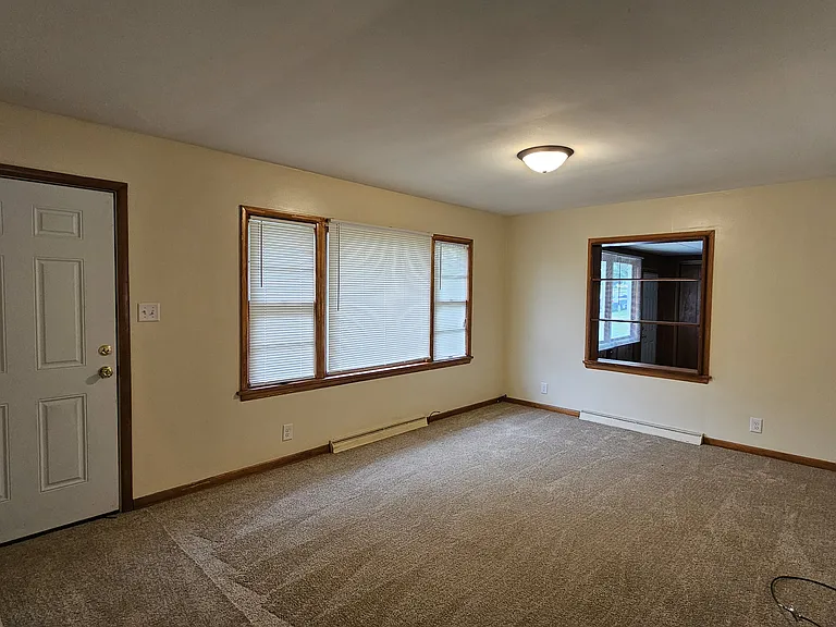 570 Wyandot Ave — Photo 2