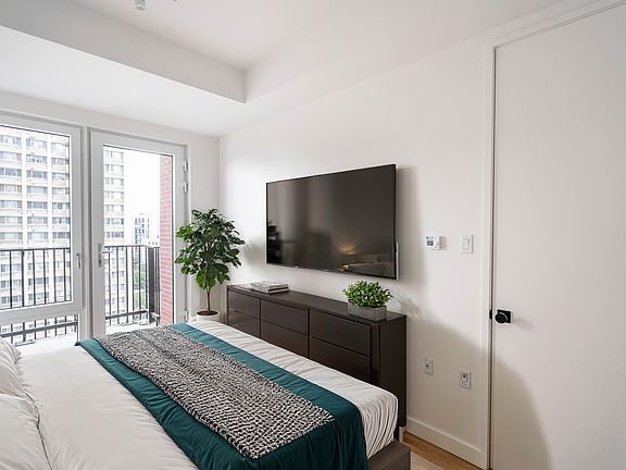 2nd image of 931 Carroll St #1005