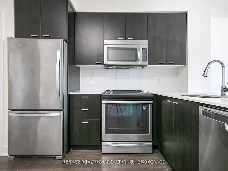 30 Roehampton Ave #1606 — Photo 6