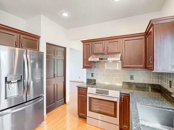 5th image of 16813 Hutchinson Dr