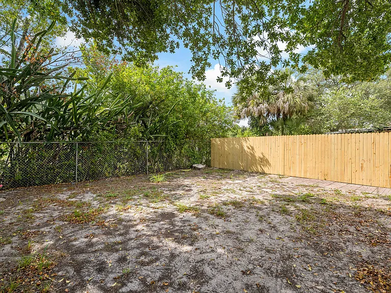 3810 S Randall St #B — Photo 22