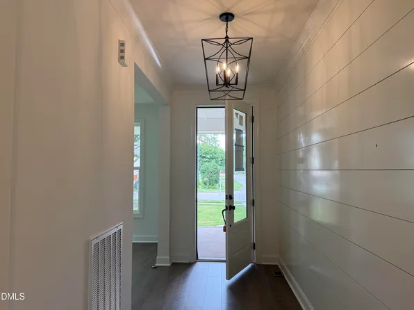 324 Powhatan Dr, Fuquay Varina, NC 27526