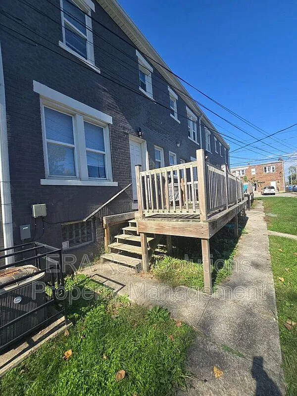 2 bed, 1.0 bath, 1007 sqft, $1,025 — Photo 2