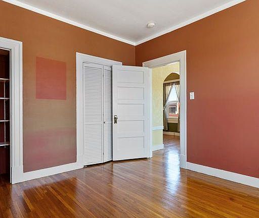 4th image of 1050 Sullivan Ave