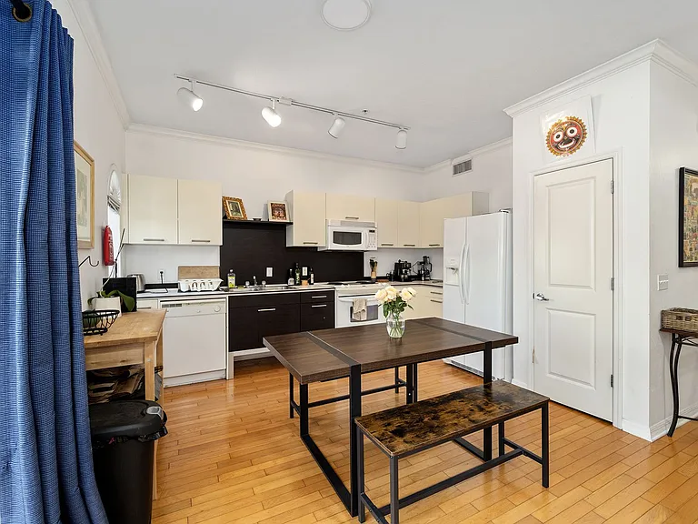 20 SW 6th St #1-204 — Photo 13