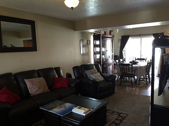 3rd image of 105 NE Cliff Ave