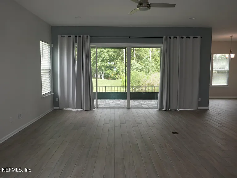 375 Great Lakes Ct — Photo 7