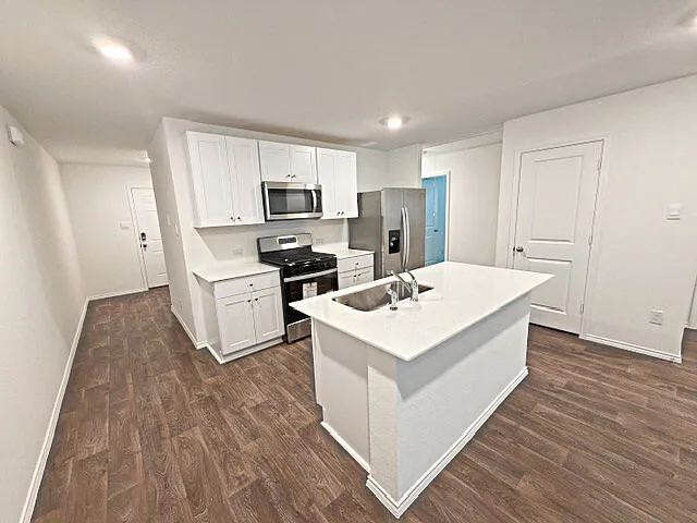 4 bed, 2.0 bath, 1572 sqft, $2,049 — Photo 4