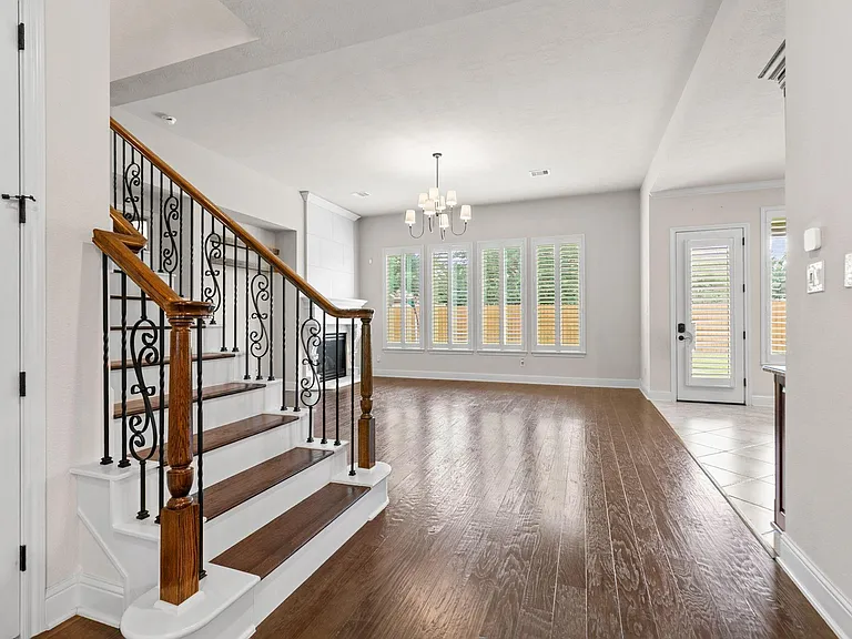 18900 N Bee Cave Springs Cir — Photo 10