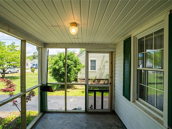 4th image of 80 Lakeside Dr