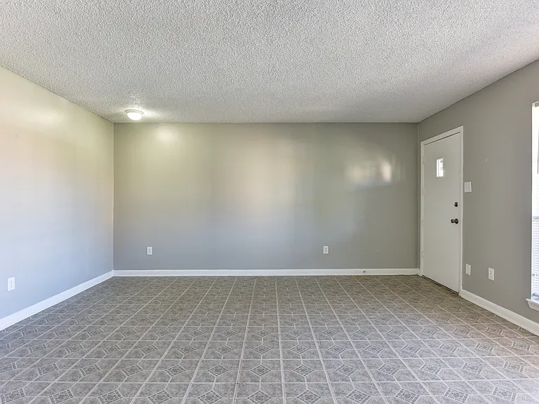 McIntyre Apartments — Photo 10