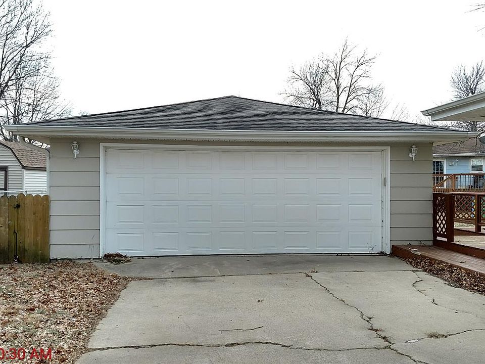 2nd image of 1403 N 8th Ave Pl E