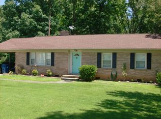 202 Crestmont Dr, Greenwood, SC 29649