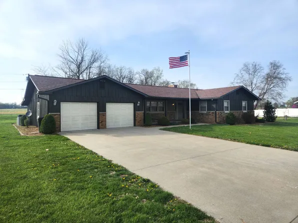 22 Kincaid Dr, Fairfield, IL 62837