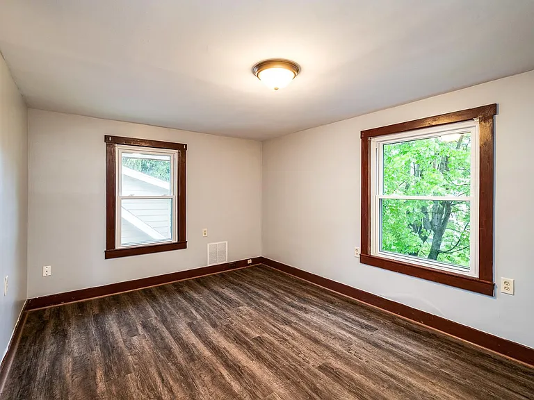 1343 Epworth Ave — Photo 6