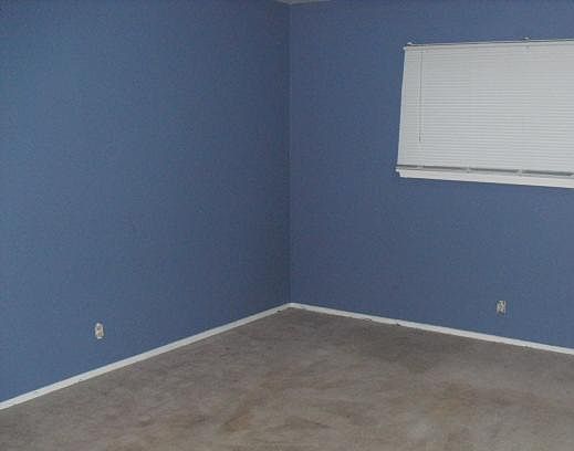 2nd image of 985 Russell Ave