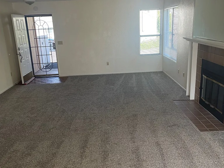 109 Marina Dr S — Photo 3