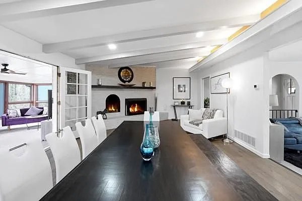 5 bed, 5.0 bath, 5003 sqft, $7,650 — Photo 4