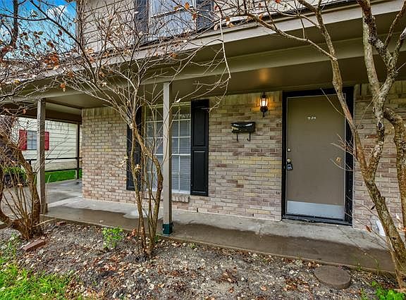5th image of 634 Royal Crest Dr