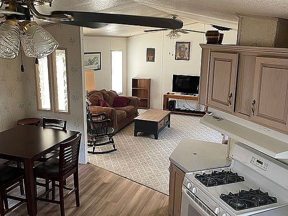 2nd image of 4215 N Bluejay Ln