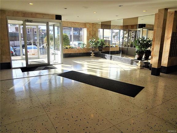 3rd image of 3255 Randall Ave APT 5B