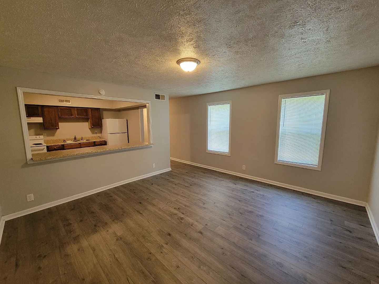 1000 Hollywood Dr - Apartment 7 — Photo 2
