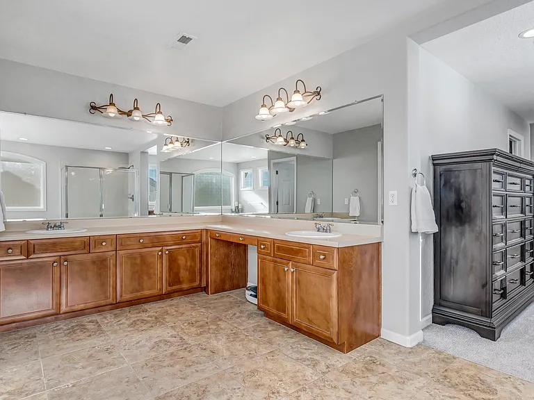 10168 Nottingham Dr — Photo 24