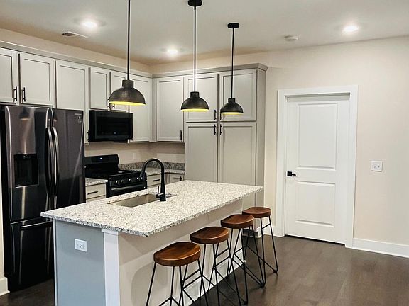 2nd image of 1326 Forsythe Ave
