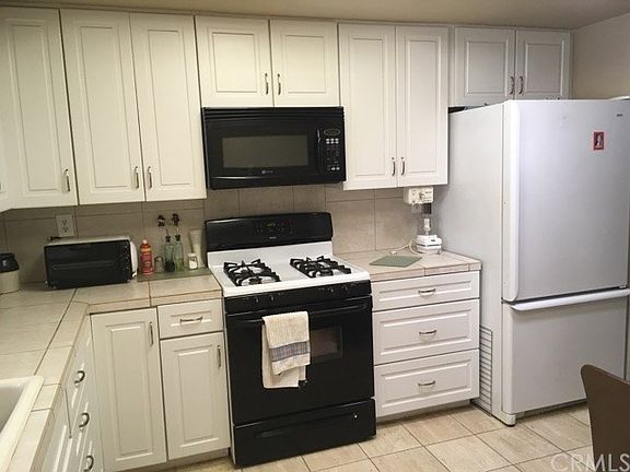 5th image of 42520 York St