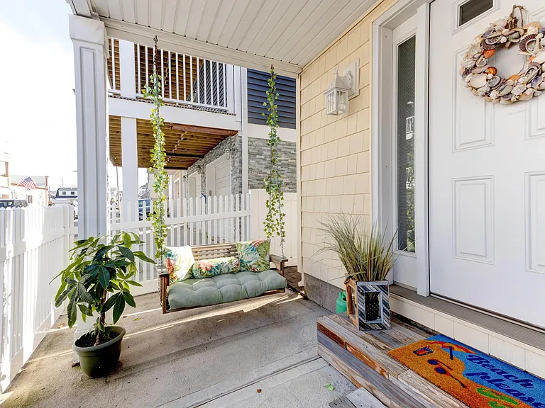67 Vermont St — Photo 3