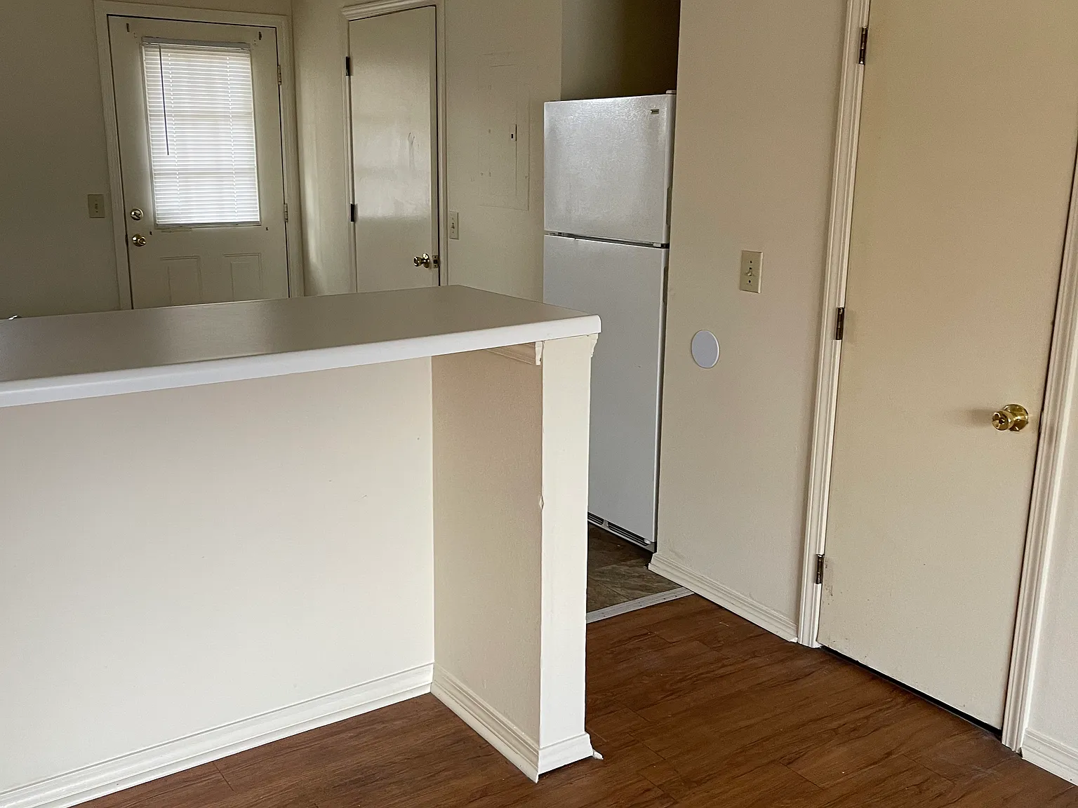 2 bed, 1.5 bath, 900 sqft, $1,225 — Photo 2