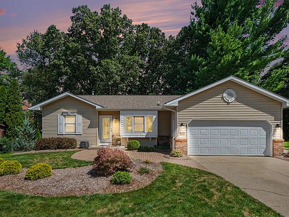 2nd image of 5880 Edajean Ridge Dr NE