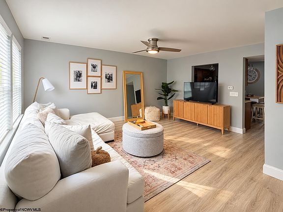 3rd image of 115 Park Place Dr