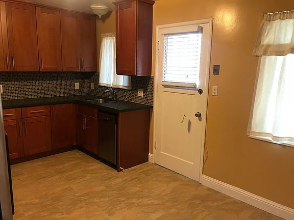 4th image of 31 Marlow Dr