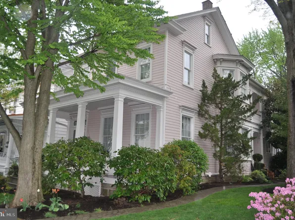 715 Market St, Lykens, PA 17048