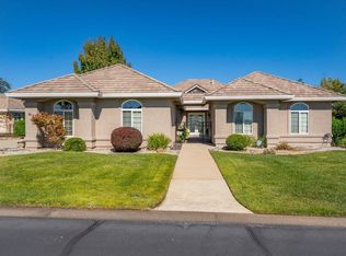 827 Santa Cruz Dr, Redding, CA 96003